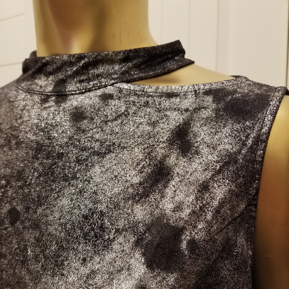 Metallic Silver - Picture 4 of 7